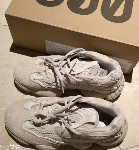 yeezy 500偏碼嗎？yeezy 500鞋碼標準嗎
