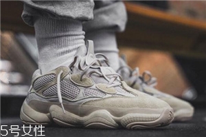 yeezy 500偏碼嗎？yeezy 500鞋碼標準嗎
