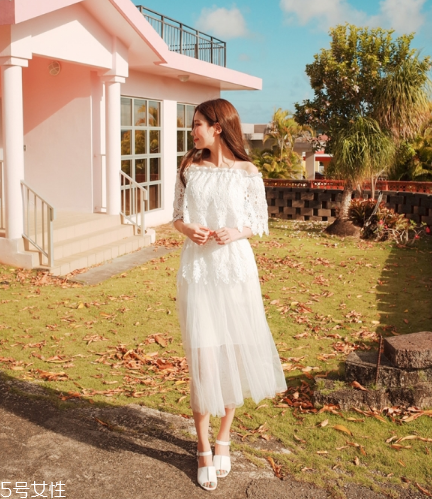 一字肩連衣裙怎么搭配？一字肩連衣裙搭配圖片