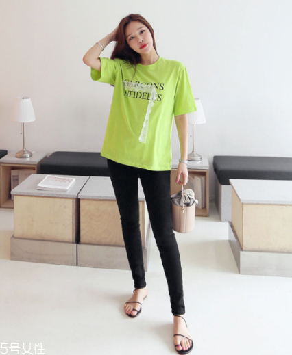 綠色短袖怎么搭配？綠色短袖搭配技巧