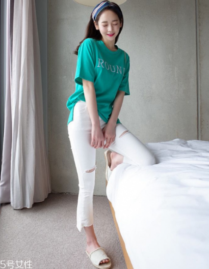 綠色短袖怎么搭配？綠色短袖搭配技巧