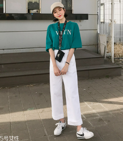 寬松t恤配什么褲子？寬松t恤搭配褲子圖片