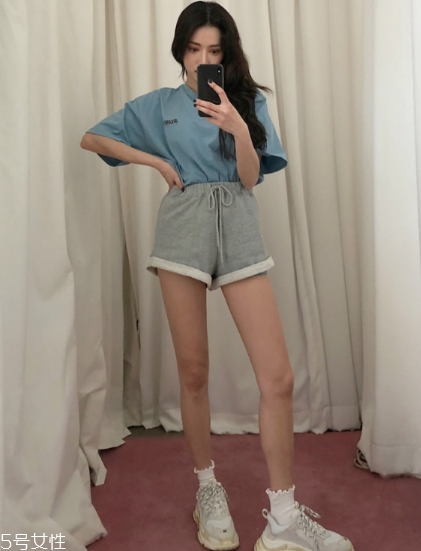 寬松t恤配什么褲子？寬松t恤搭配褲子圖片