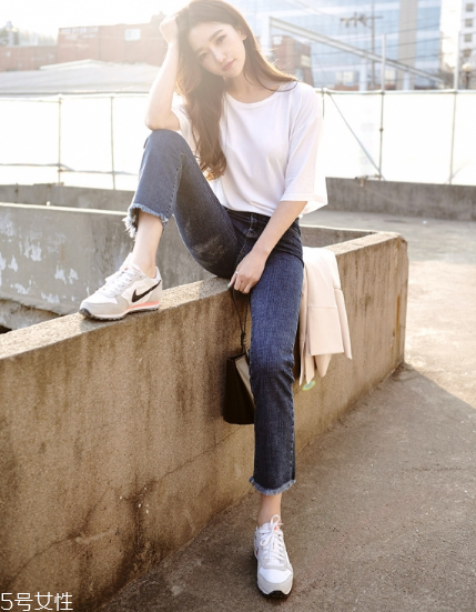 寬松t恤配什么褲子？寬松t恤搭配褲子圖片