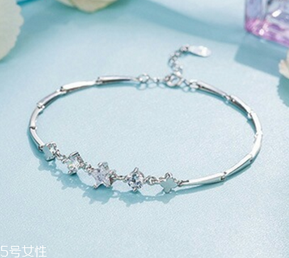 925銀可以沾水嗎？925銀能碰水嗎