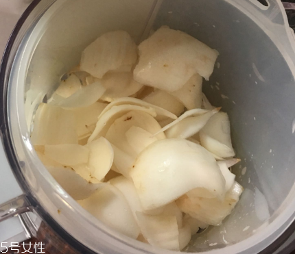 新鮮百合可以燉雞嗎？新鮮百合燉雞好吃嗎？