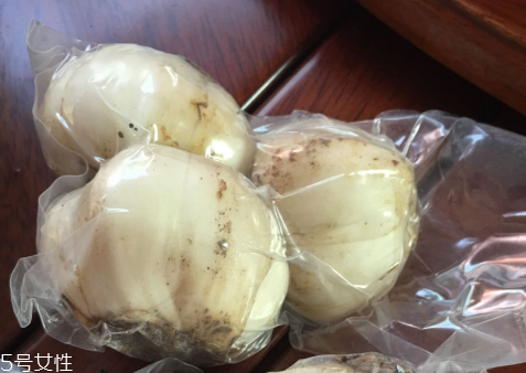 新鮮百合可以燉雞嗎？新鮮百合燉雞好吃嗎？