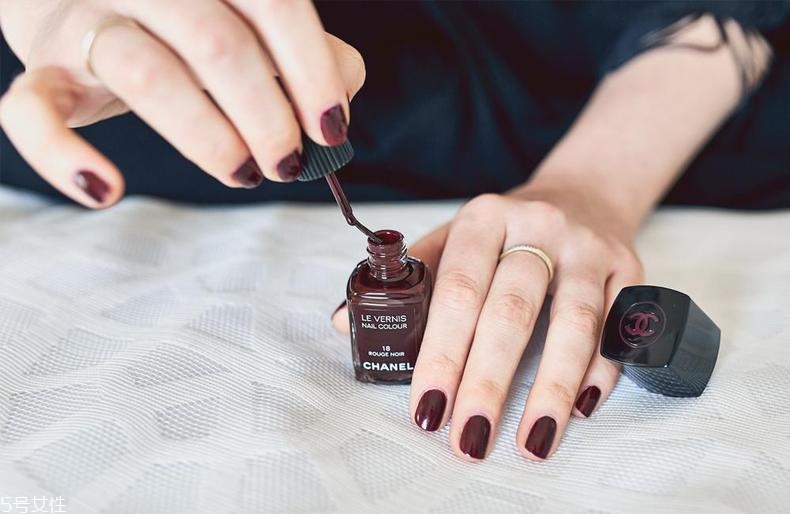 香奈兒指甲油18號試色 channel車厘子指甲油真人試色