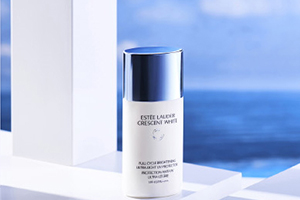 雅詩蘭黛晶透沁白搖搖防曬乳怎么樣？水感防曬不一斑