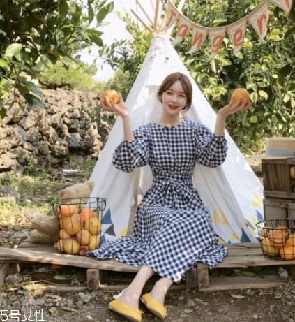 格子連衣裙搭配什么鞋子？格子連衣裙搭配技巧