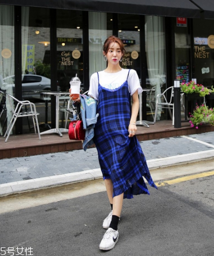 格子連衣裙搭配什么鞋子？格子連衣裙搭配技巧