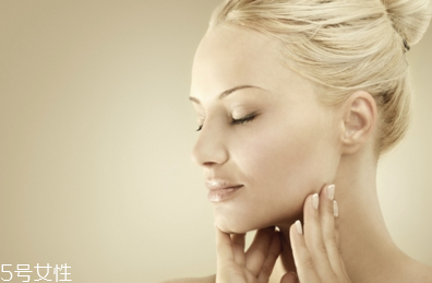 怎么預(yù)防春季臉上過敏 春季護(hù)膚小常識(shí)