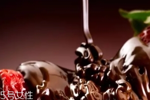 巧克力糖漿怎么做？巧克力糖漿可以做什么？