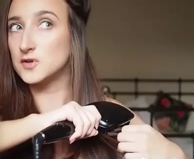 直發(fā)梳和直板夾哪個(gè)好？直發(fā)梳和直板夾優(yōu)缺點(diǎn)