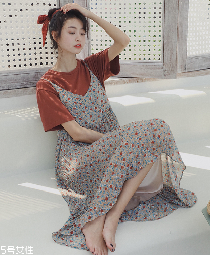 吊帶裙怎么穿好看？吊帶裙穿搭技巧