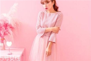 拼接連衣裙怎么搭配？拼接連衣裙搭配竅門