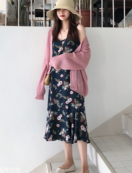 吊帶裙怎么穿好看？吊帶裙穿搭技巧