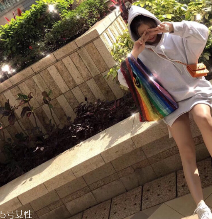 ashish彩虹亮片包多少錢？ashish彩虹亮片包價(jià)格