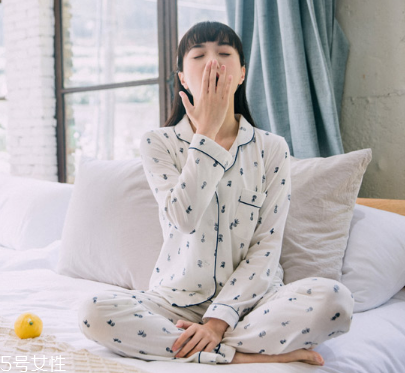 睡衣大點(diǎn)好還是小點(diǎn)好？睡衣買大的還是小的