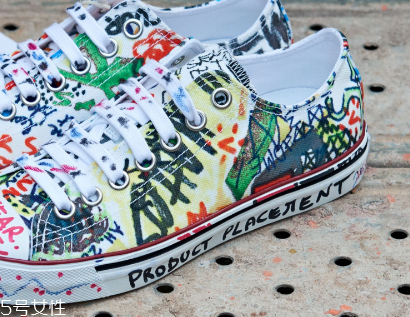 vetements涂鴉帆布鞋多少錢_在哪買？