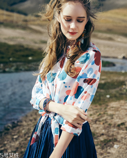 春天襯衣搭配什么好看？春天襯衫搭配技巧