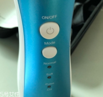 沖牙器和牙線哪個好？沖牙器和牙線的優(yōu)缺點