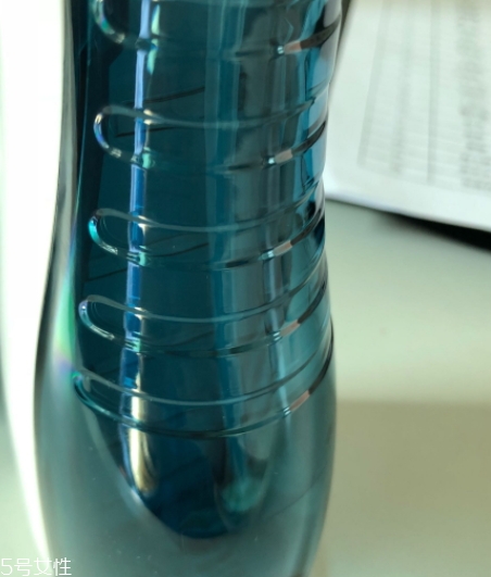 沖牙器和牙線哪個好？沖牙器和牙線的優(yōu)缺點