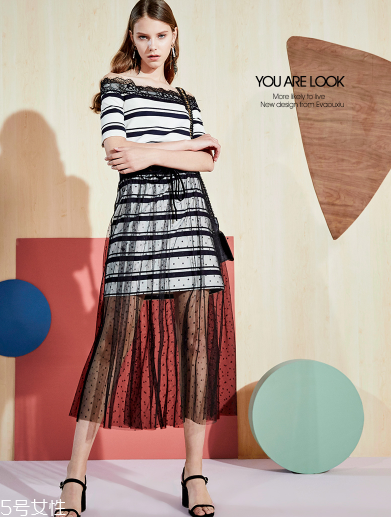 a字裙怎么搭配？a字裙穿搭技巧