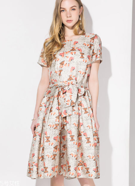 a字裙怎么搭配？a字裙穿搭技巧