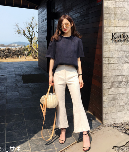 黑色t恤怎么搭配？黑色t恤搭配技巧