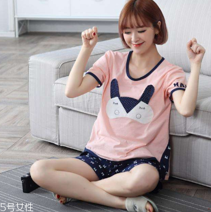 睡衣和睡袍哪個(gè)好？睡衣好還是睡袍好