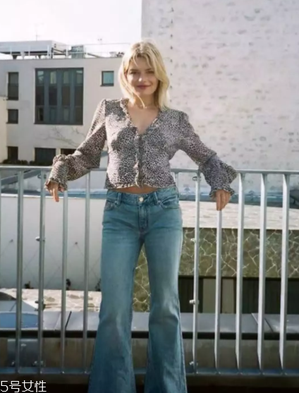 拍照怎么擺姿勢(shì)更自然？教你自然慵懶拍照風(fēng)