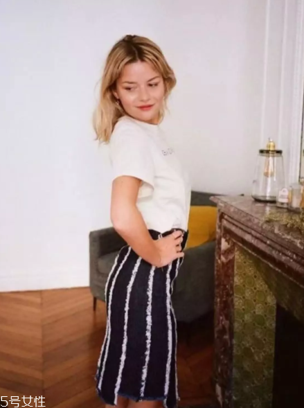 拍照怎么擺姿勢(shì)更自然？教你自然慵懶拍照風(fēng)