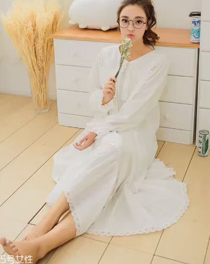 睡衣里面要穿內(nèi)衣嗎？睡衣里面穿不穿內(nèi)衣