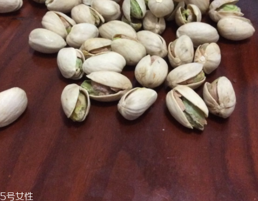 開(kāi)心果是銀杏果嗎？開(kāi)心果是白果嗎？