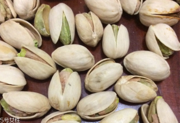 開(kāi)心果是銀杏果嗎？開(kāi)心果是白果嗎？