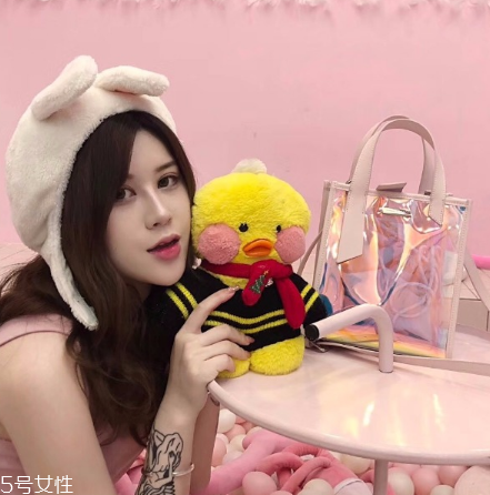 小ck鐳射包尺寸多大？charles keith鐳射包尺寸介紹