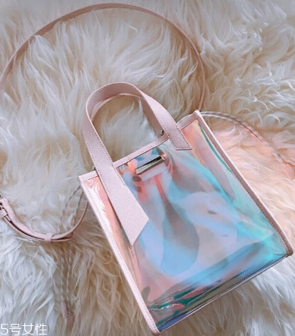 小ck鐳射包有幾種顏色？charles keith鐳射包顏色介紹