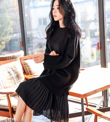 純色連衣裙怎么搭配？純色連衣裙搭配圖片