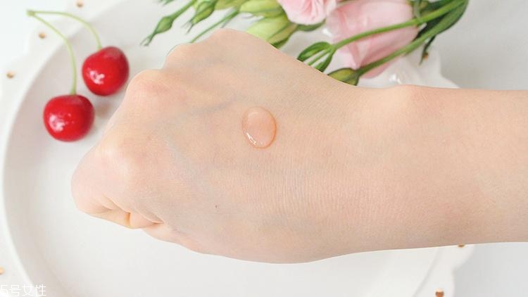 darphin多效舒緩精華液敏感肌能用嗎？油皮能用嗎？