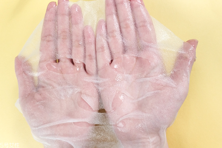 一葉子清顏凈膚碳黑面膜適合油皮嗎？適合夏天嗎？