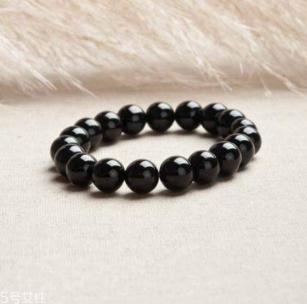 黑瑪瑙手串多少顆？黑瑪瑙手串顆數(shù)講究