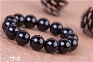 黑瑪瑙手串戴哪只手？黑瑪瑙手串佩戴忌諱
