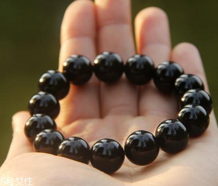 黑瑪瑙手串戴哪只手？黑瑪瑙手串佩戴忌諱