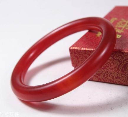 瑪瑙手鐲一般多少錢？瑪瑙手鐲市場行情