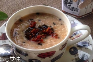 麥片可以和芝麻一起吃嗎 芝麻麥片的吃法 麥片可以和芝麻一起吃嗎 芝麻麥片的吃法