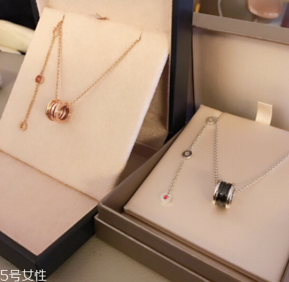 項(xiàng)鏈?zhǔn)屈S金還是鉑金好？項(xiàng)鏈買黃金還是鉑金