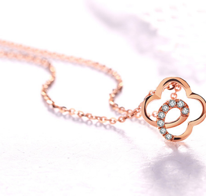 項(xiàng)鏈?zhǔn)?8k好還是24k好？項(xiàng)鏈18k和24k哪個好