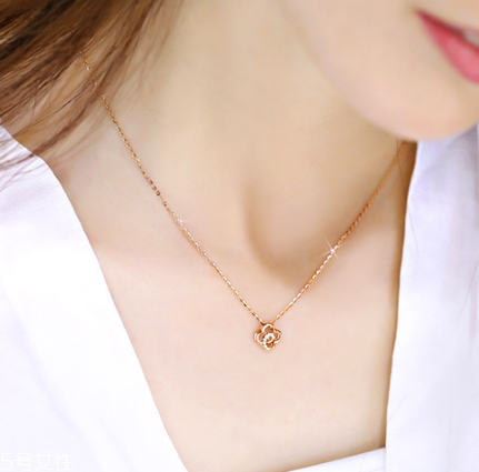 項(xiàng)鏈?zhǔn)?8k好還是24k好？項(xiàng)鏈18k和24k哪個好