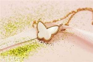 項鏈可以戴著睡覺嗎？項鏈睡覺戴好不好